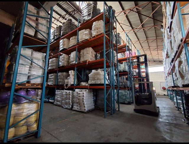 1,900M² WAREHOUSE TO LET IN HERIOTDALE